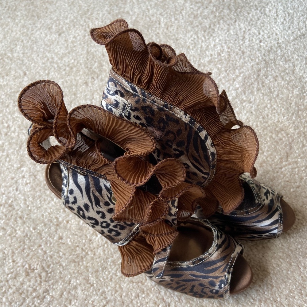 Wild Rose Leopard Print Heels Size 7 1/2